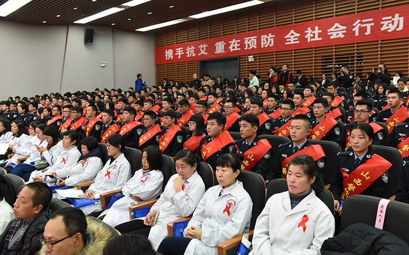 太原市2016年“世界艾滋病日”宣传暨艾滋病防治工作会议在校举行